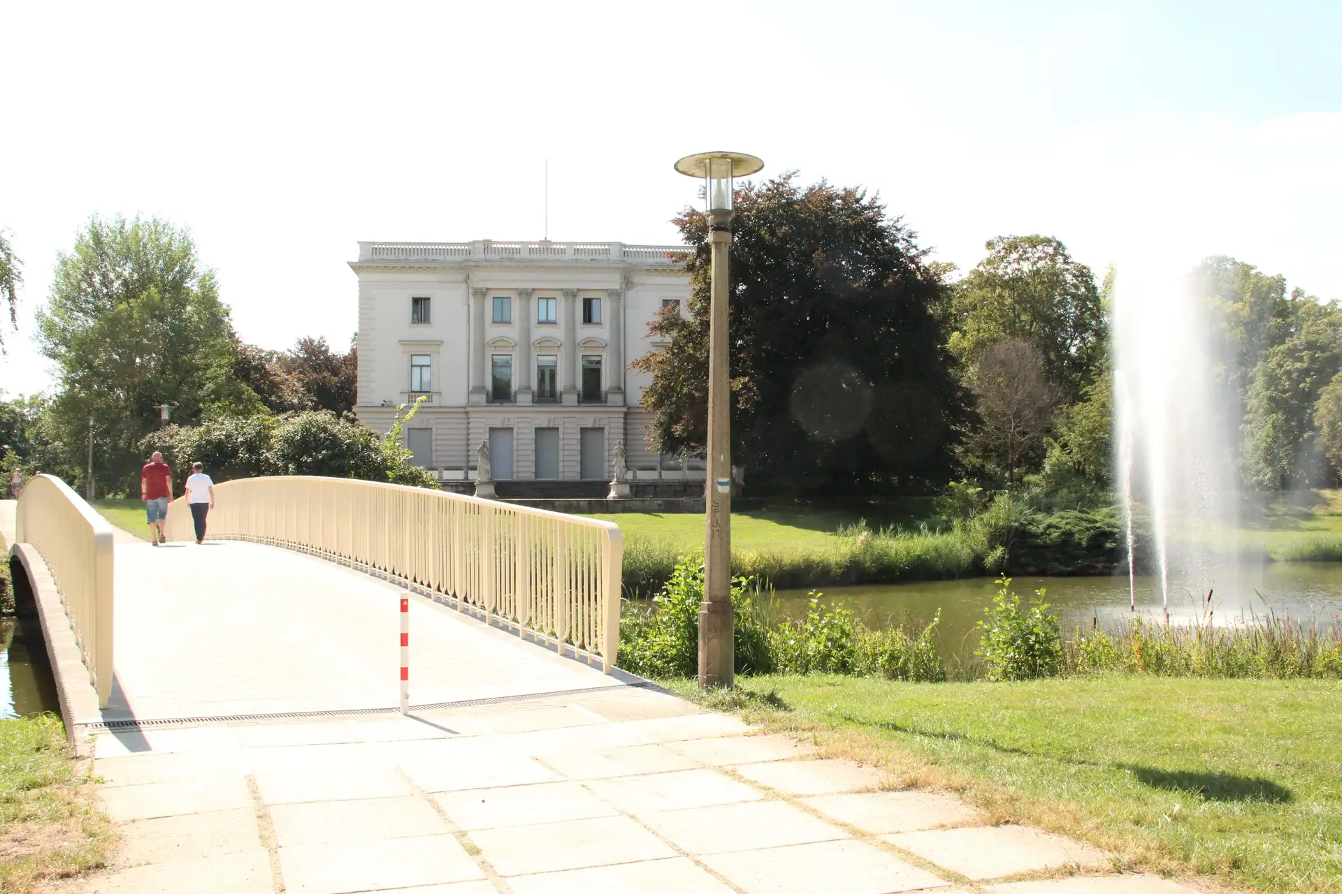 Wiedereröffnung der Brücke im agra-Park