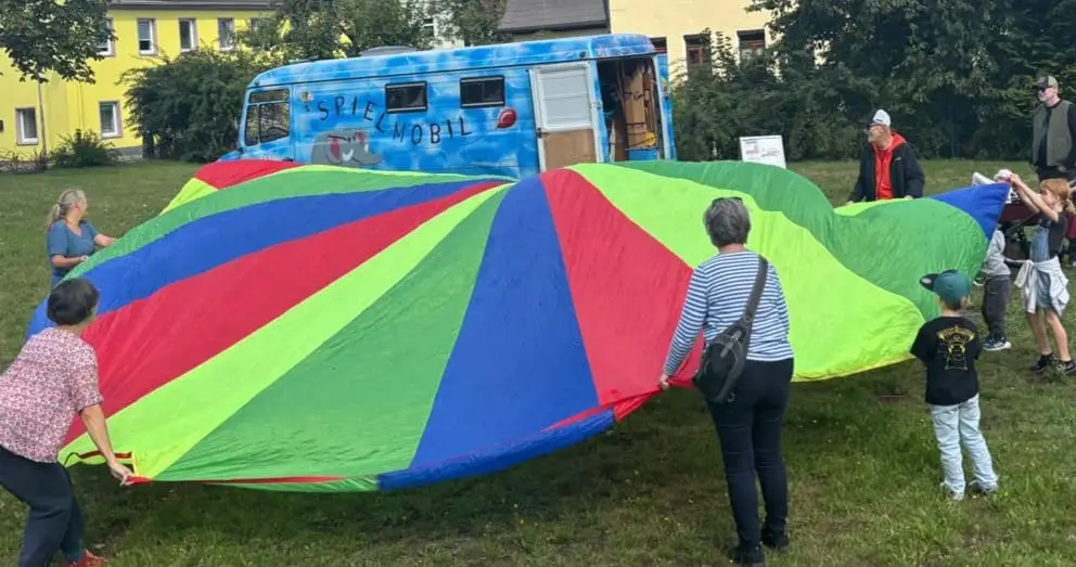 Jugendamt bedankt Pflegeeltern mit Sommerfest auf dem Gelände des Kinderschutzbundes